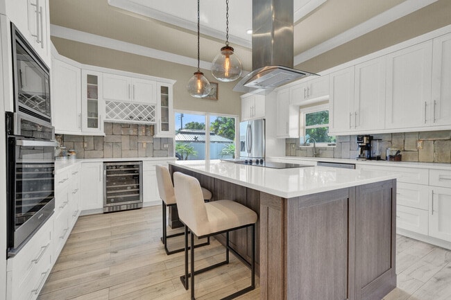 Building Photo - 875 SE 13th Ave