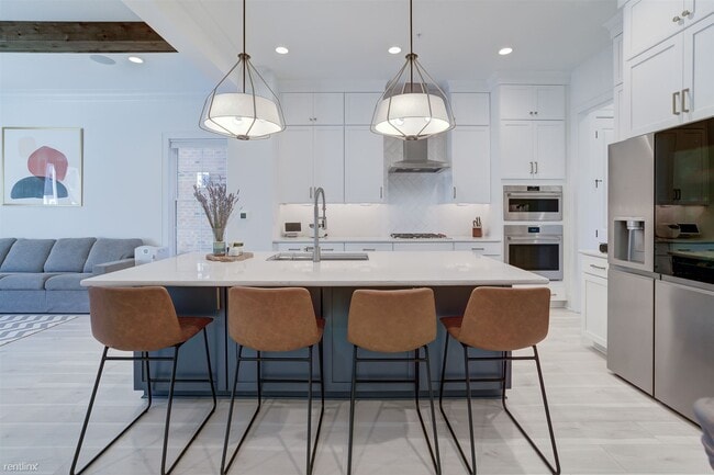 Building Photo - 5 br, 4.5 bath Townhome - 342 Purbrook Ln