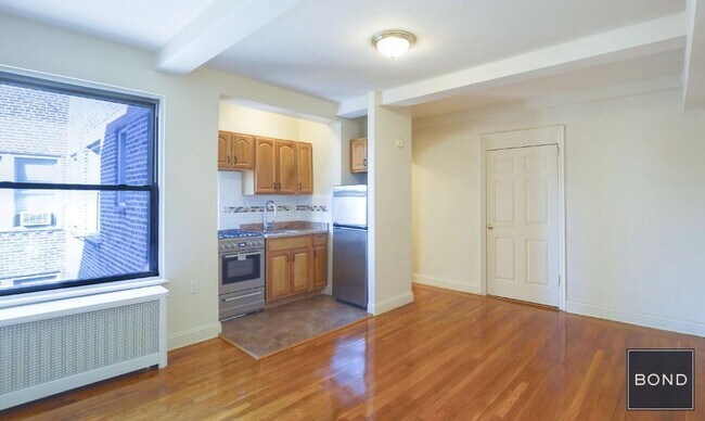 Primary Photo - 301 E 38th St
