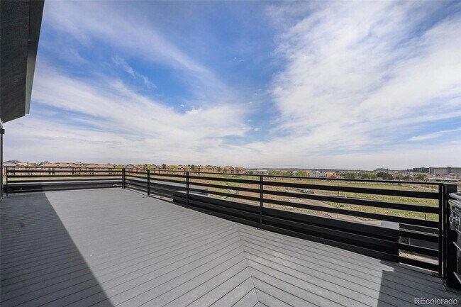 Building Photo - 2329 Lakeshore Ln