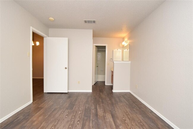 Building Photo - 12309 Dellrey Dr