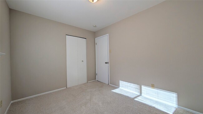 Building Photo - 3356 Clemens Dr