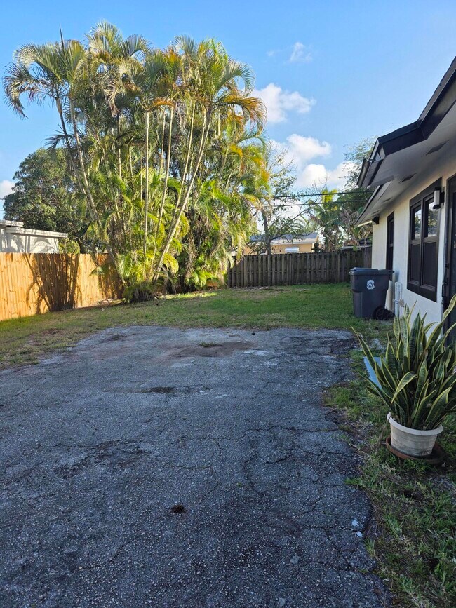 Building Photo - 4776 Carver St