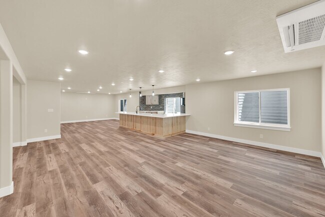 Building Photo - 4333 Park Hollow Ln