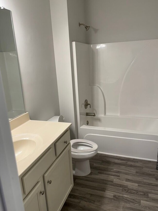 Building Photo - Spacious 5BR House in Buford