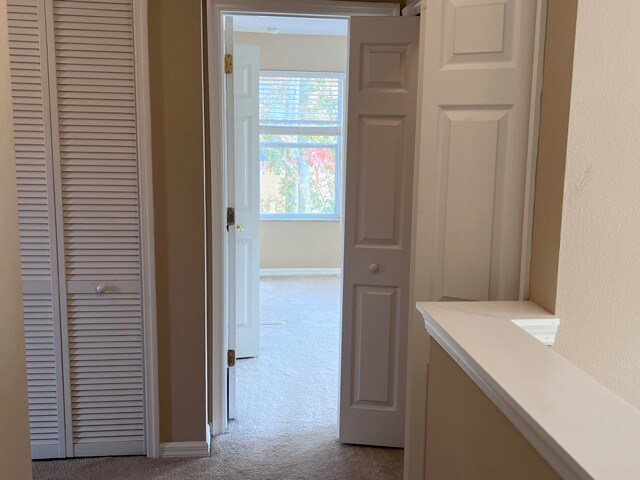 Building Photo - 2160 Retreat View Cir