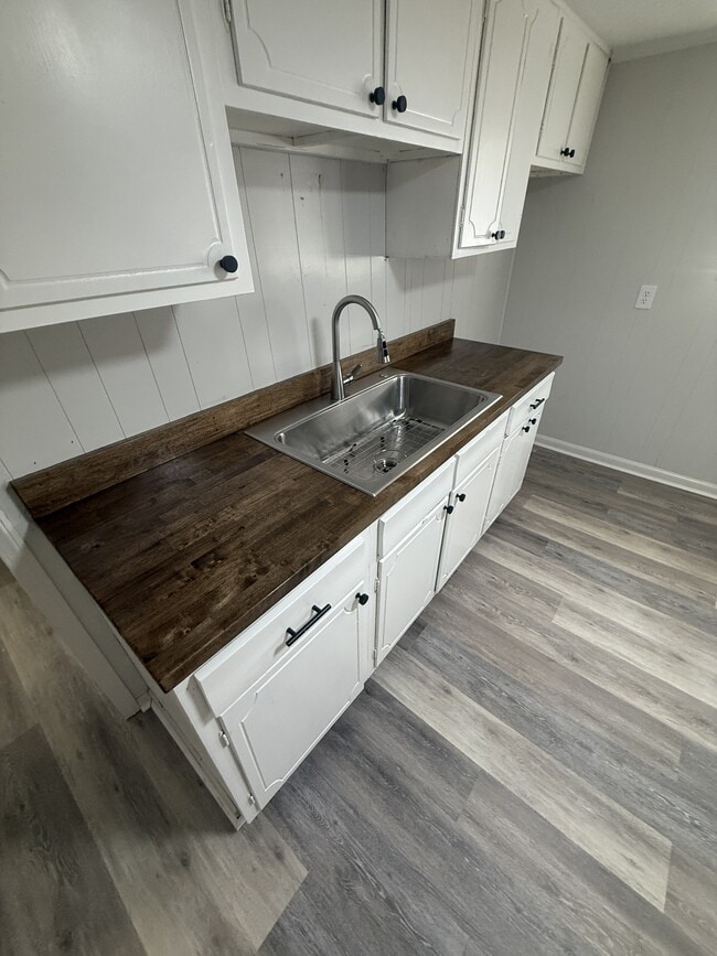 Building Photo - 537 37th Terrace W