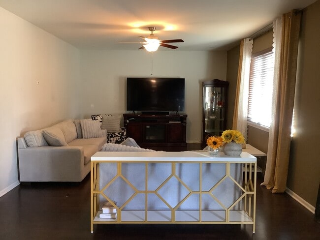 Building Photo - 2956 Aberdeen Dr