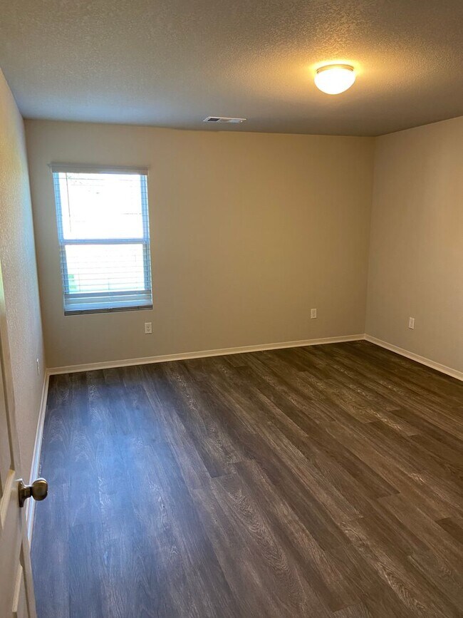 Building Photo - *NOW PRELEASING!*  Four Bedroom | Two Bath Home in Walcott Springs