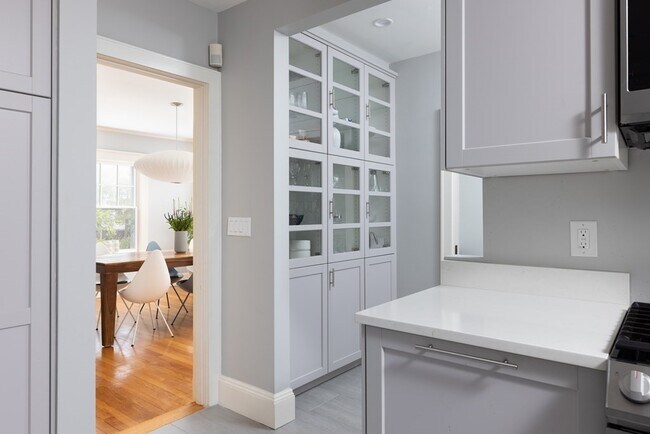 Building Photo - 17 Willow St