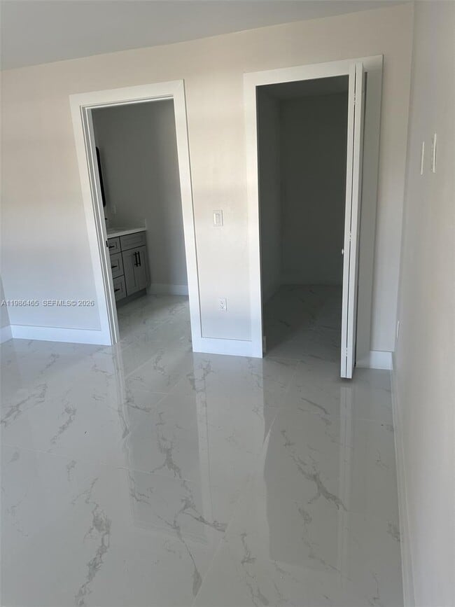 Building Photo - 712 Euston Ave S