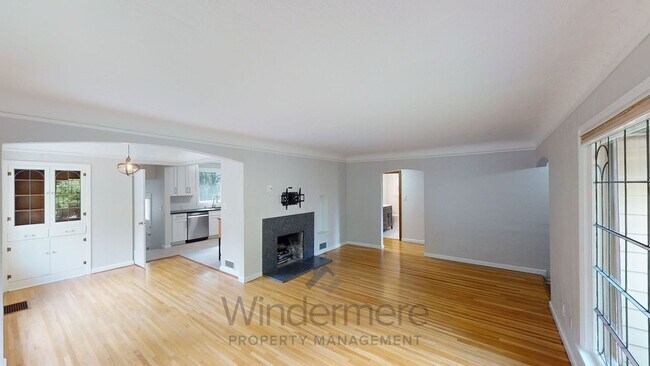Building Photo - 130 Whitman St