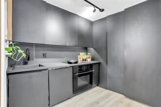 Building Photo - 9821 Walnut St