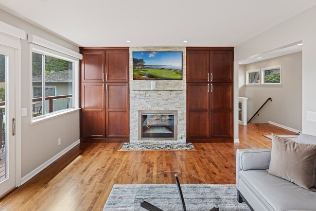 Building Photo - 3035 Ribera Rd