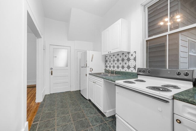 Building Photo - 112 E Anderson St