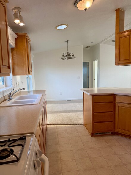 Building Photo - 12884 N Jack Tone Rd