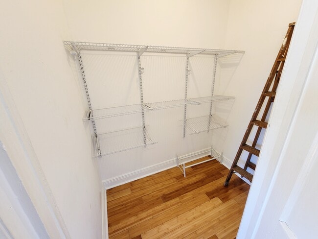 Building Photo - 2333 Pauline St