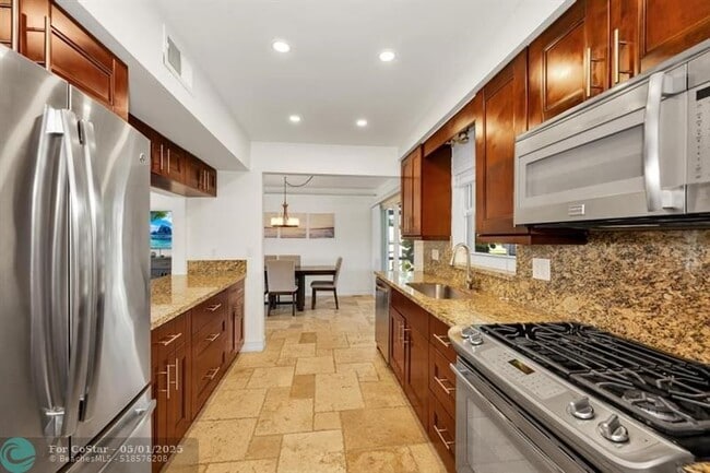 Building Photo - 1771 NE 35th St