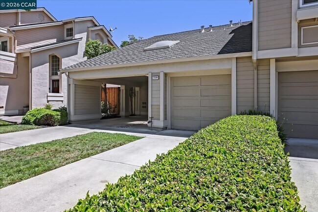 Building Photo - 1539 Trimingham Dr