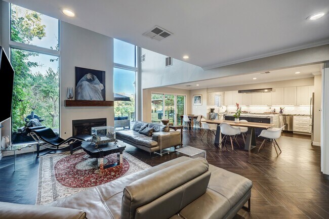 Building Photo - 4732 Post Oak Timber Dr