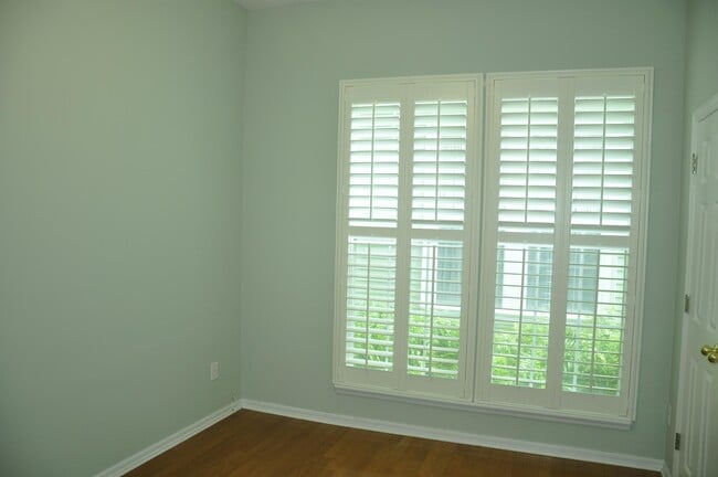 Building Photo - 607 Nadina Pl