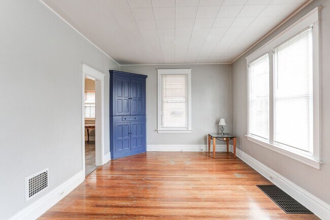 Building Photo - 168 8th St