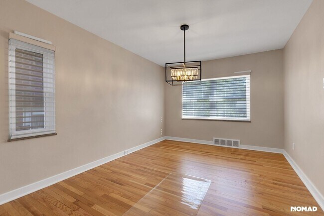 Building Photo - 3 Bedroom Completely Remodeled Single Fami...