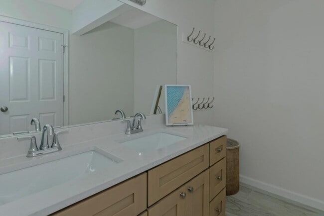 Building Photo - 204 Mill St