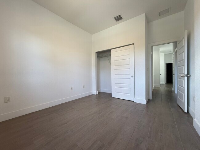 Building Photo - 329 Bella Sol Way