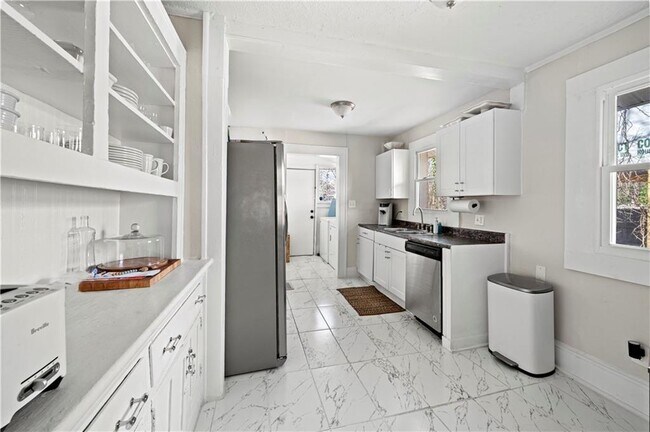 Building Photo - 443 3rd Ave