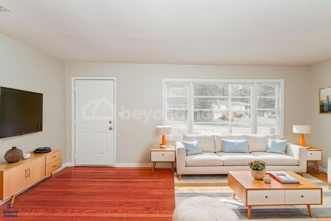 Building Photo - Ready to love where you live? 3 Bed 1 Bath Home Ready for You!