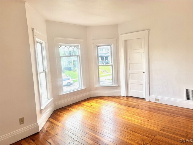 Building Photo - 126 Burnet Park Dr