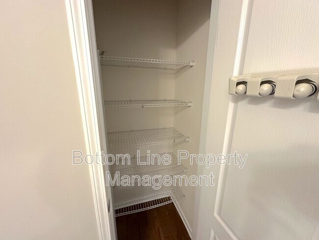 Building Photo - 137 Willow Valley Dr