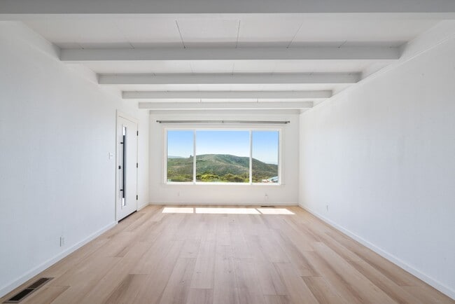 Building Photo - Pacific Ocean and Hillside Views