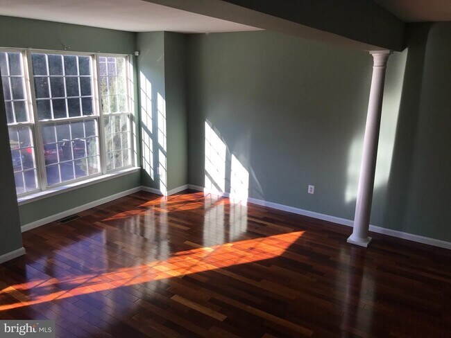 Building Photo - 15707 Palermo Terrace