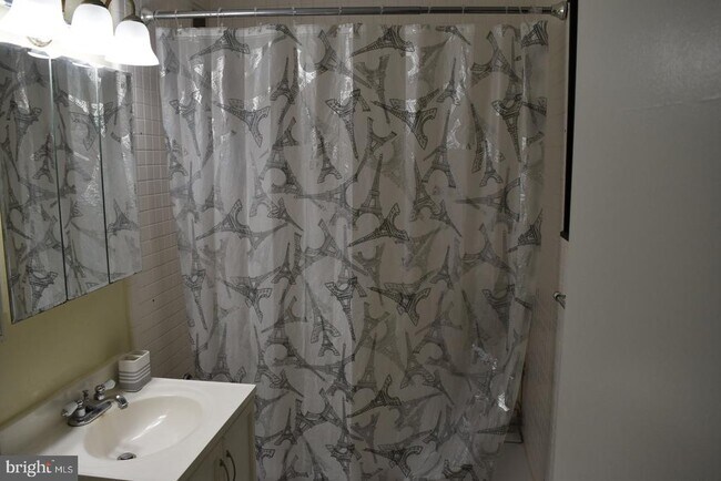 Building Photo - 1111 Arlington Blvd