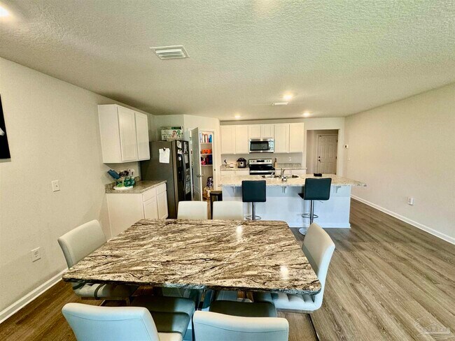Building Photo - 914 Lovebird Ct