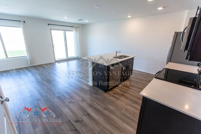 Building Photo - 1474 W Inca Dr