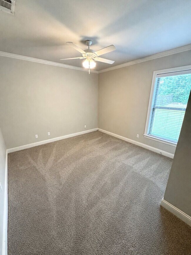 Building Photo - Forest Hills Subdivision!