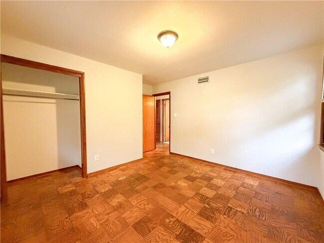 Building Photo - 5301 E David Langan Dr