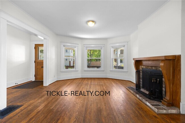 Building Photo - 15-17-17 Roosevelt St