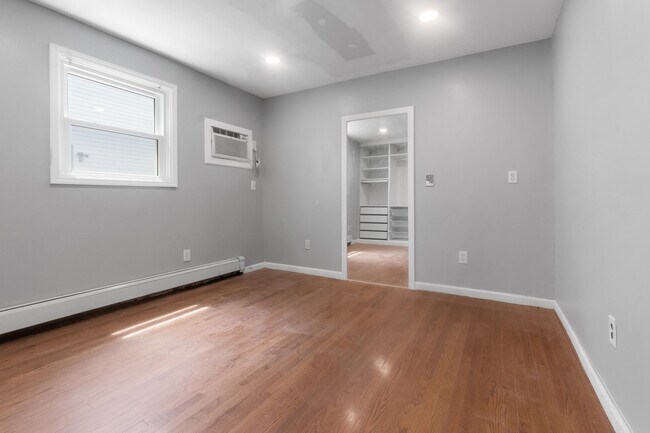Building Photo - 271 Cator Ave