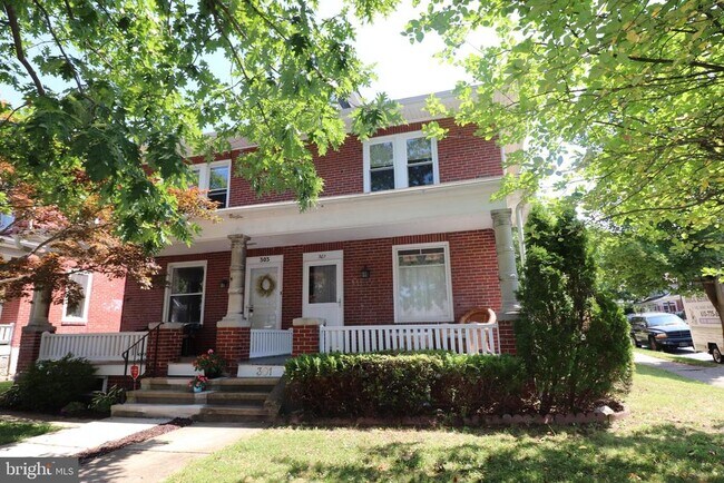 Building Photo - 301 N Waverly St