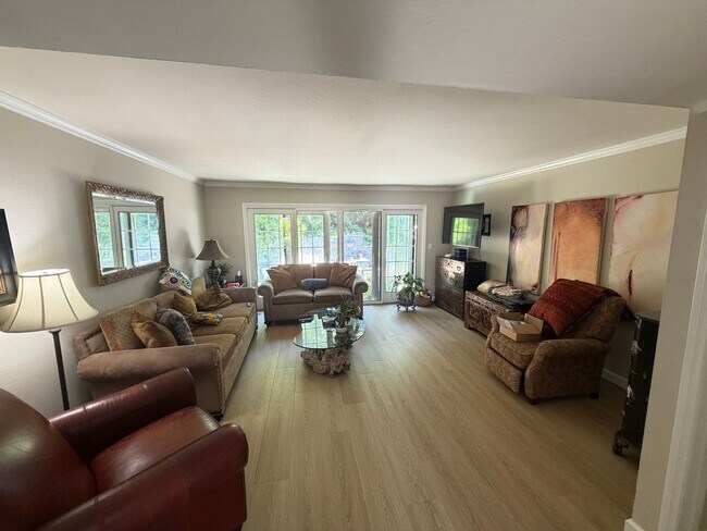 Building Photo - 3 Bed 2 Bath In Livorna Estates