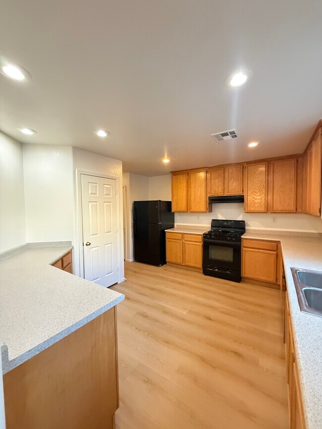 Building Photo - First Show: The first open showing is on 12/17 at 4PM. Please be prompt. We will be processing an...