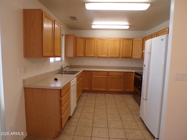 Building Photo - 610 S Azure Dr