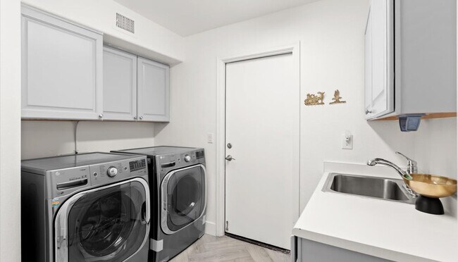 Building Photo - 11264 N 128th Pl