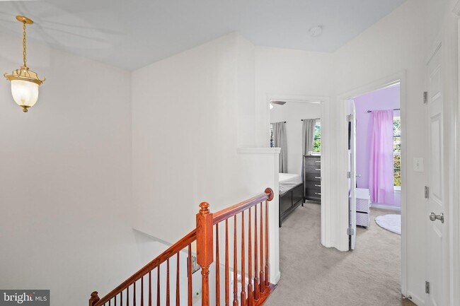 Building Photo - 12 Popes Creek Ln