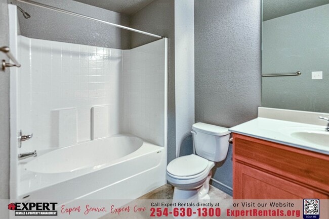 Building Photo - Discover the perfect blend of comfort and convenience!!