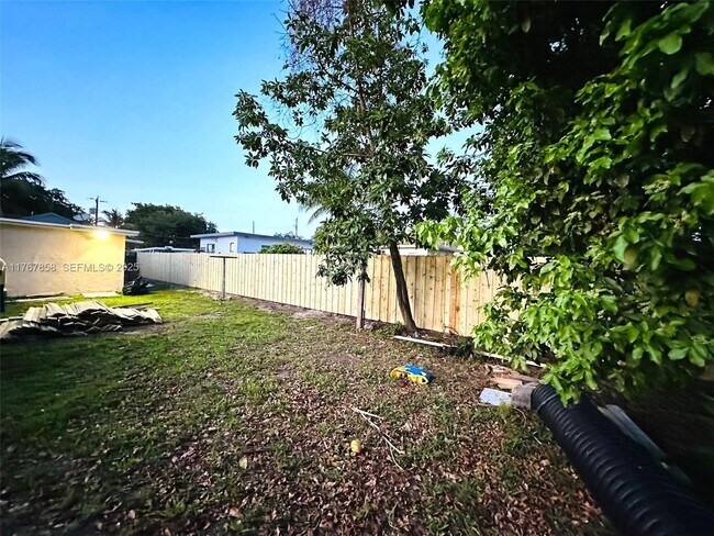 Building Photo - 326 NW 96th St